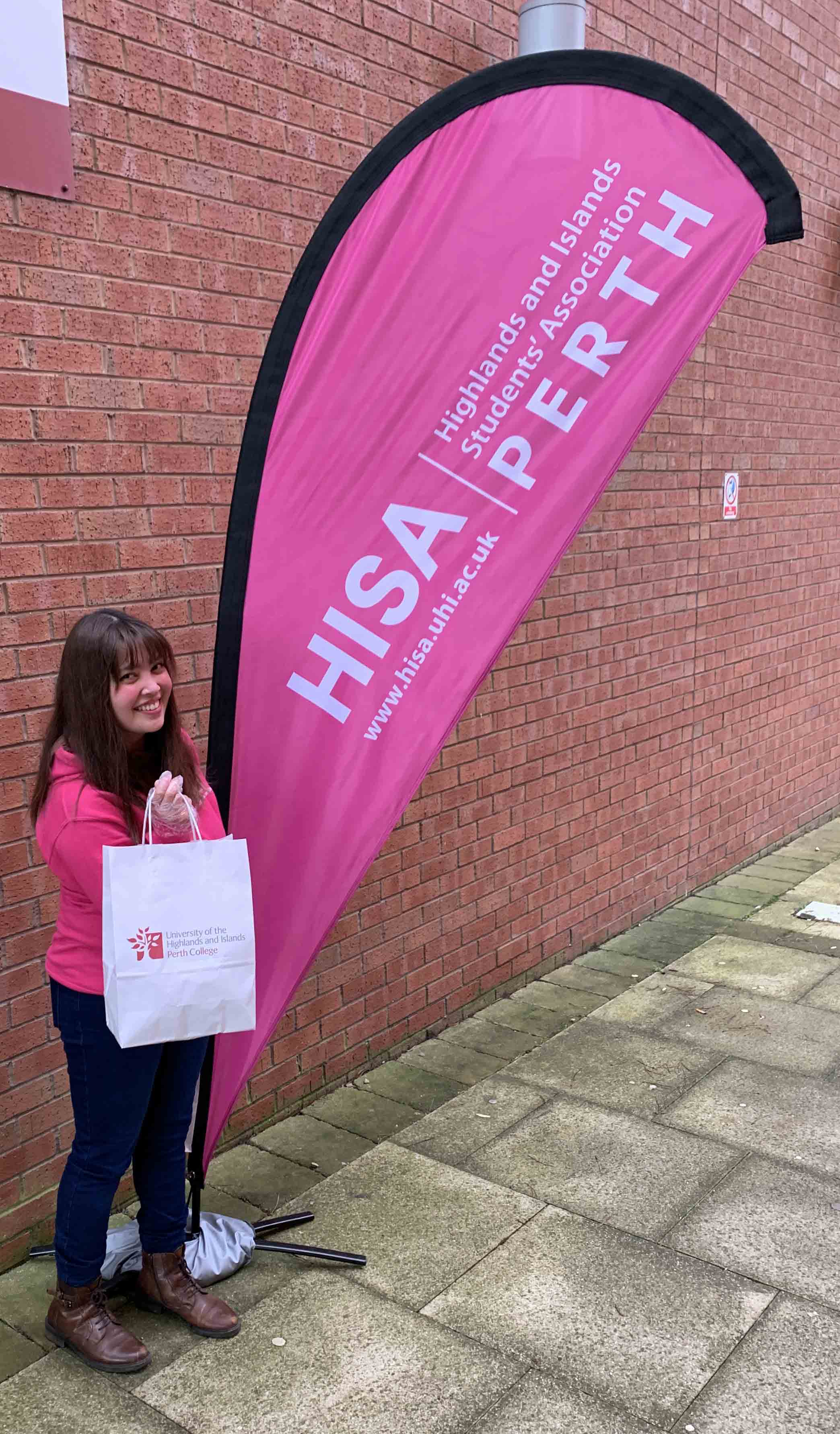 HISA Representatives Bring Festive Cheer 