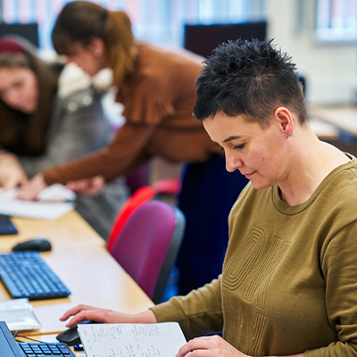 business students at computers