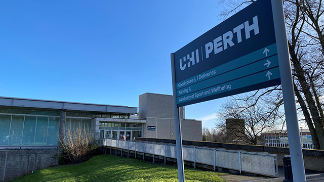 UHI Perth sign outside of Goodlyburn building