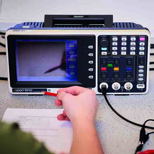 students using oscilloscope